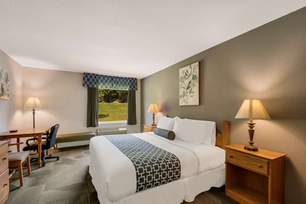 Images SureStay Plus by Best Western Berkeley Springs