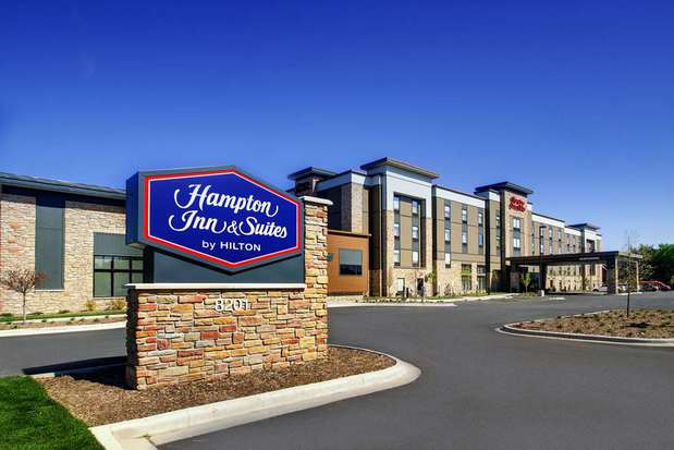 Images Hampton Inn & Suites Milwaukee West
