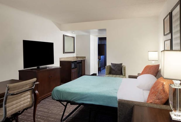 Images Embassy Suites by Hilton Philadelphia Airport