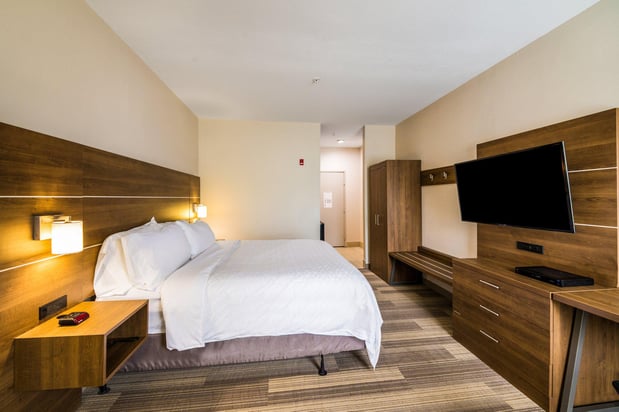 Images Holiday Inn Express & Suites Columbus by IHG