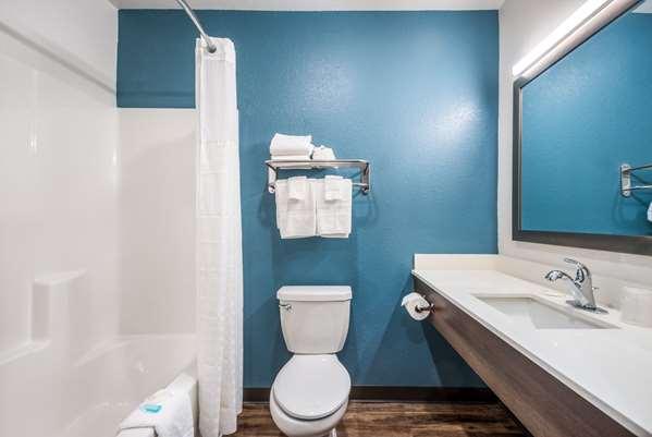 Images WoodSpring Suites Bradenton