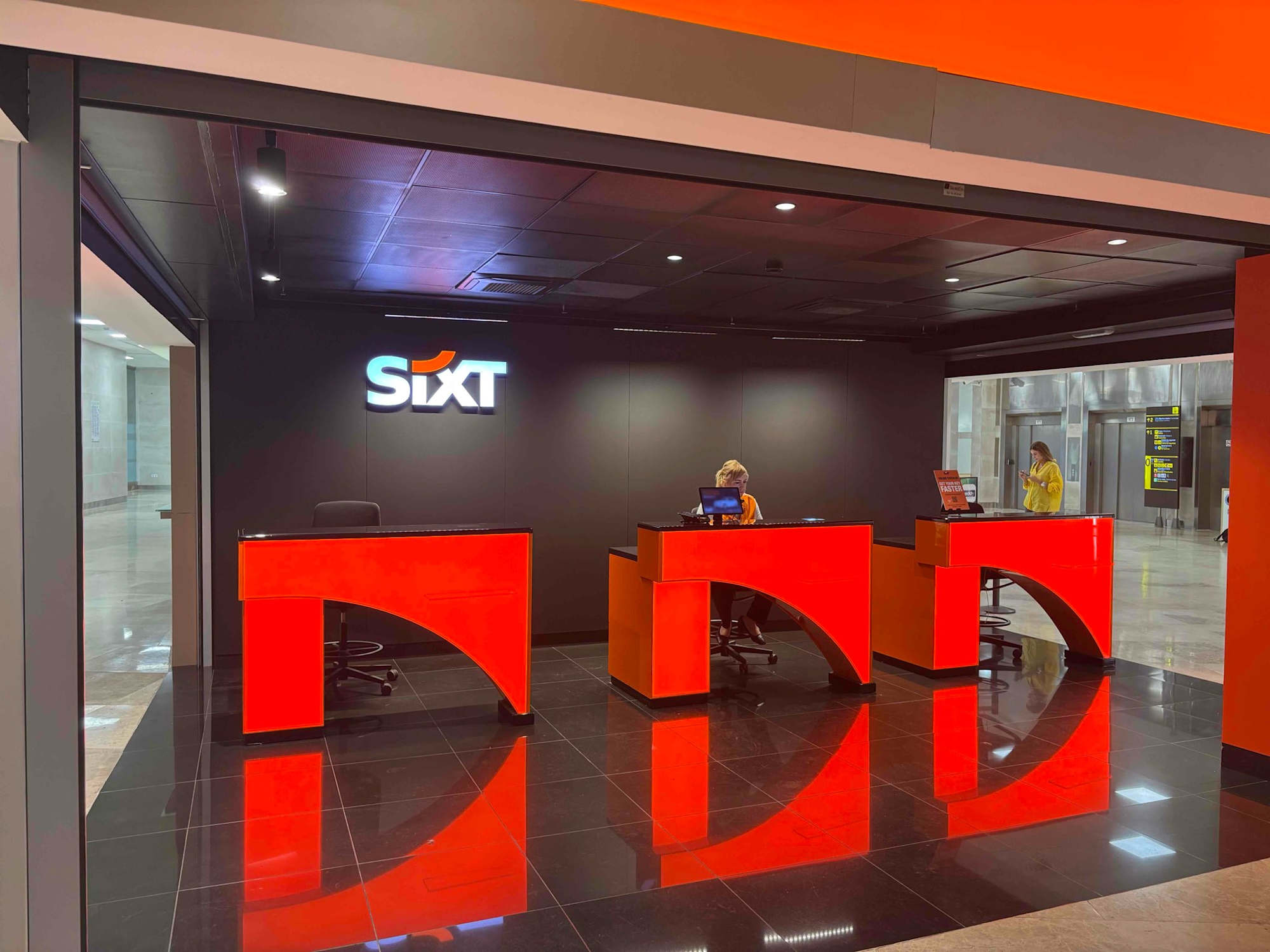 SIXT Alquiler de Coches - Valencia Aeropuerto (VLC) 11