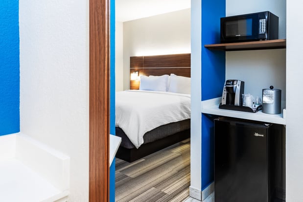 Images Holiday Inn Express & Suites del Rio by IHG