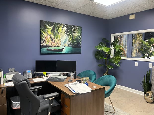 Images Julie Hahn: Allstate Insurance