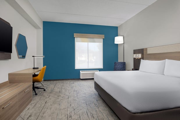 Images Holiday Inn Express & Suites Greensboro - Airport Area by IHG
