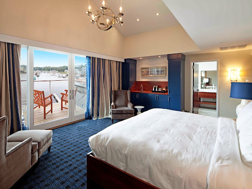 The Boathouse Waterfront Hotel Image