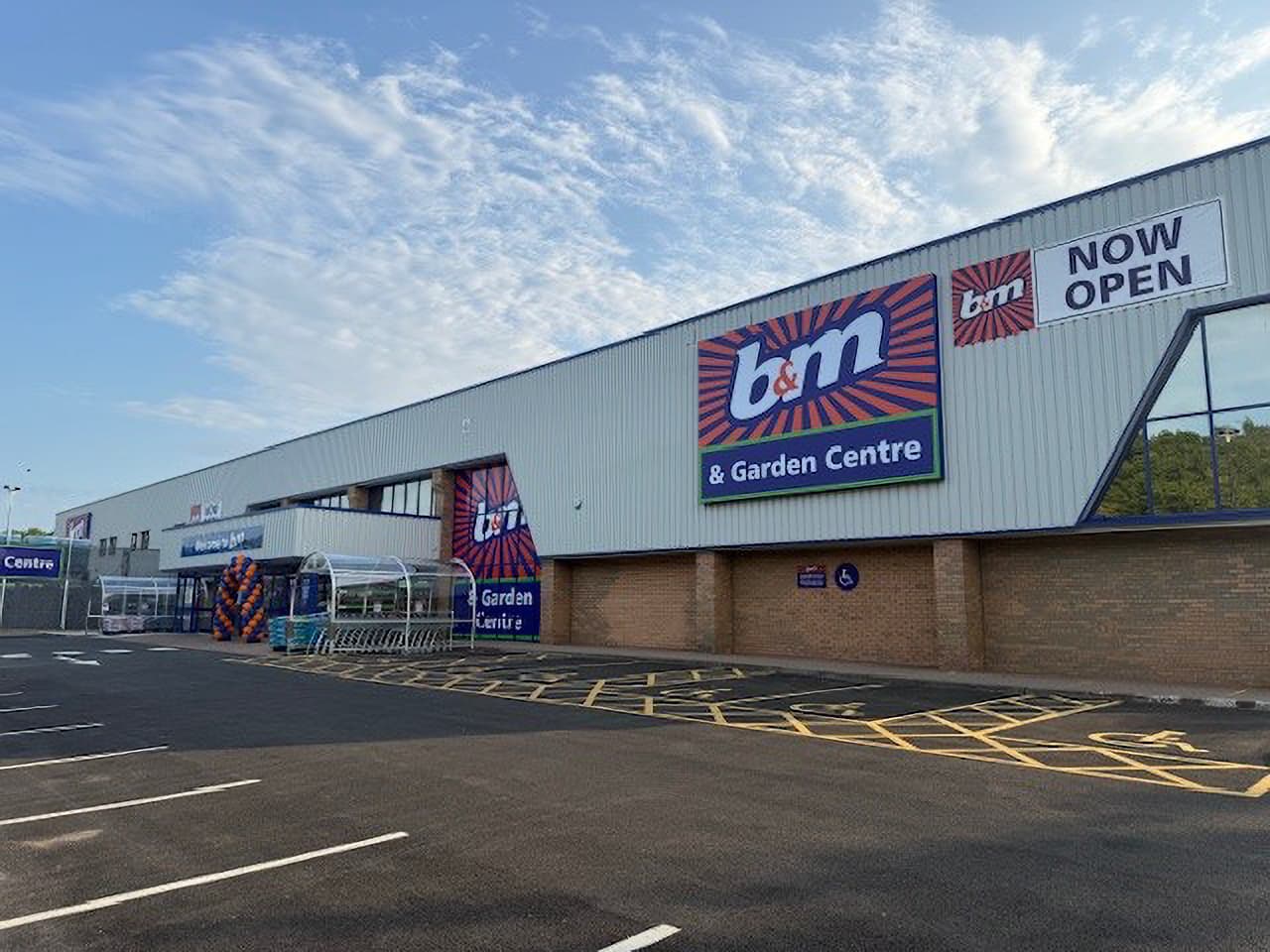 Images B&M Store with Garden Centre