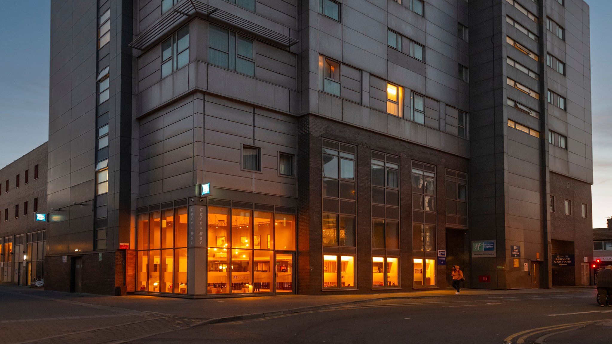 Images Holiday Inn Express Swindon City Centre by IHG