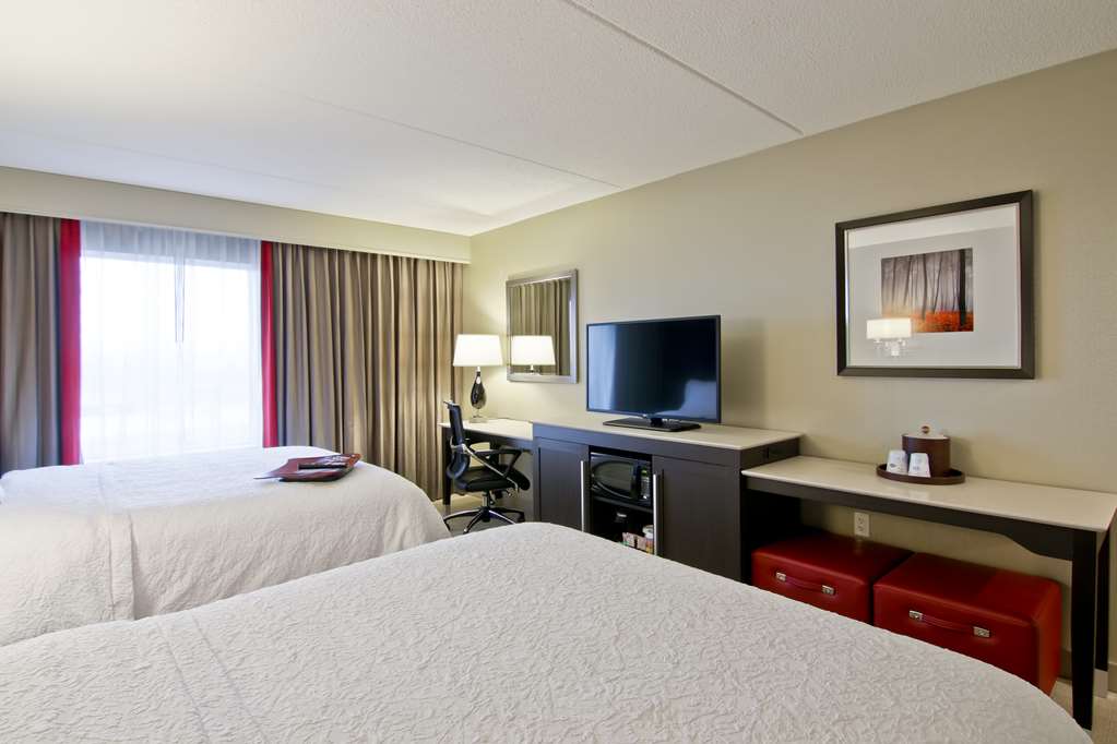 Guest room Hampton Inn & Suites by Hilton Toronto Markham Markham (905)752-5600