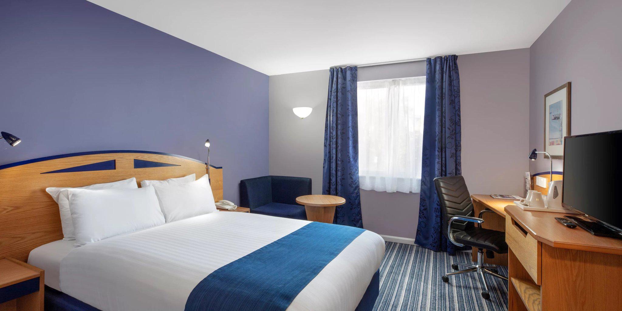 Holiday Inn Express Poole, an IHG Hotel Poole 01202 649222