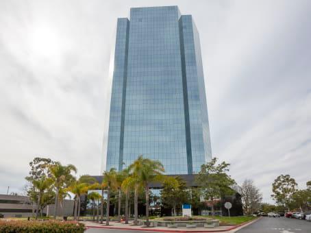 Regus - California, Oxnard - TOPA Financial Plaza Photo