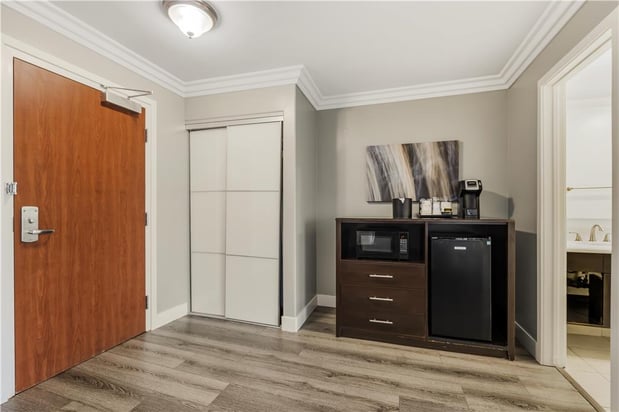 Images Best Western Plus LA Mid-Town Hotel