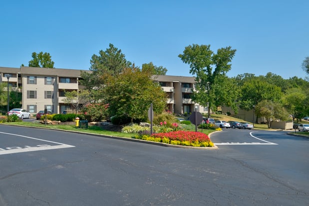 Images Forest Woods Apartments