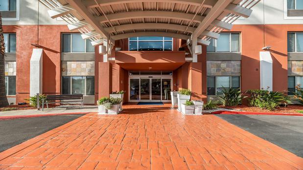 Images Holiday Inn Express & Suites Fremont - Milpitas Central by IHG
