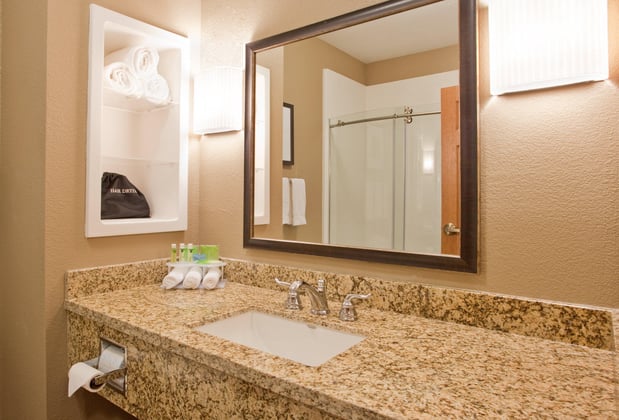 Images Holiday Inn Express & Suites St. Joseph by IHG