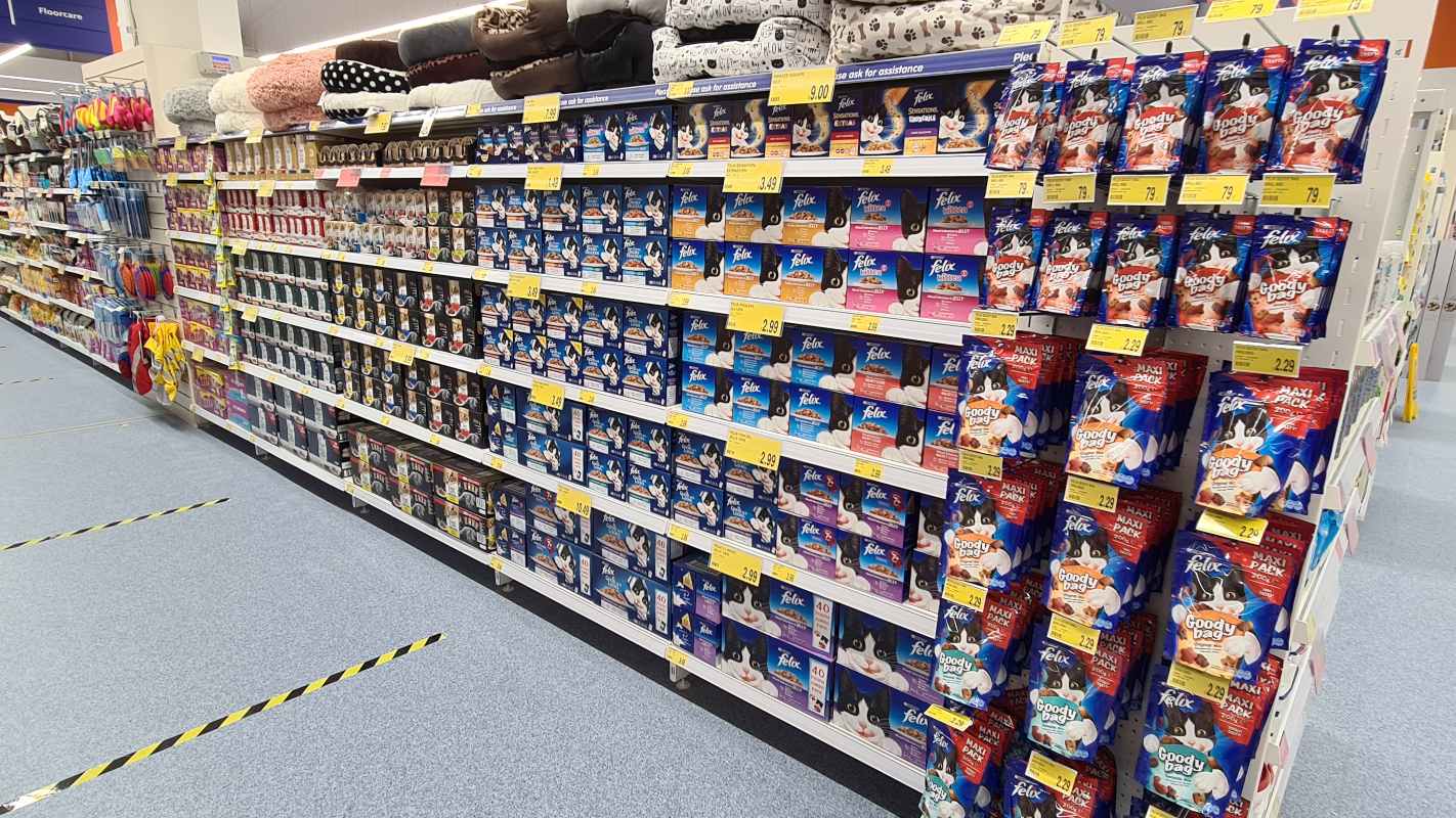 B&M's brand new store in Lisburn stocks an amazing and ever-changing pet range, from dog and cat food to toys and pet bedding.