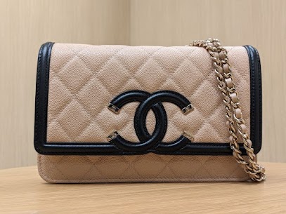 Images KOMEHYO（コメ兵）買取センター京橋京阪モール