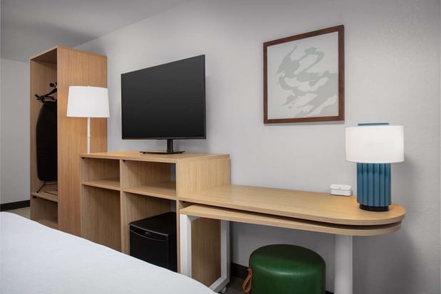 Images Spark by Hilton Atlanta Cumberland Ballpark