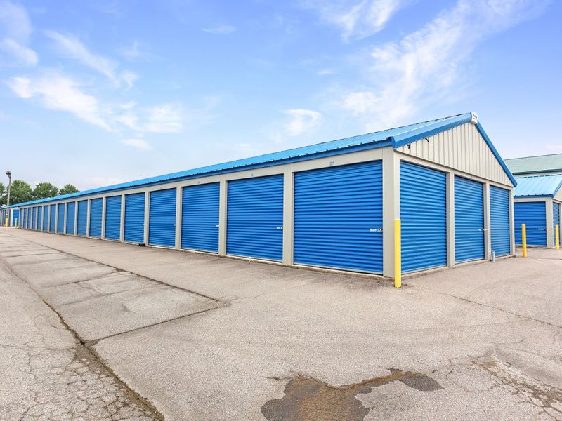 Exterior Units - Storage Express at 4201 Perry Crossing Rd, Sellersburg, IN 47172 