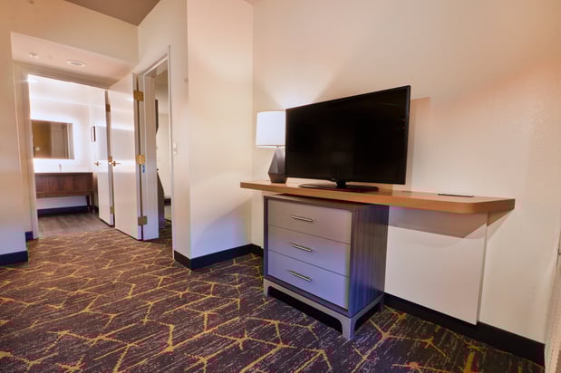Images Holiday Inn & Suites Oakland - Airport by IHG
