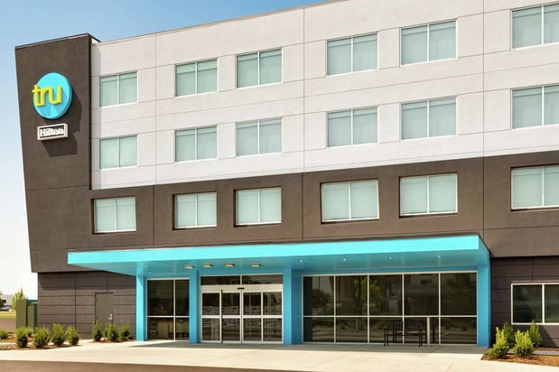 Images Tru by Hilton Wichita Northeast