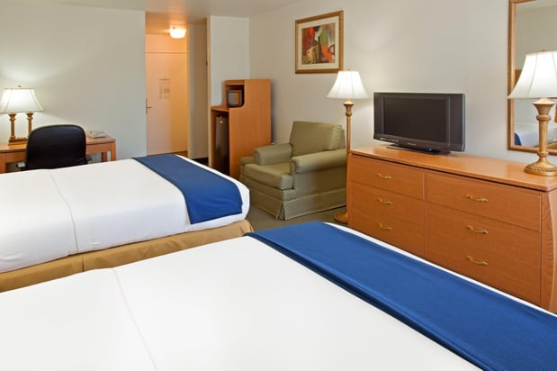 Images Holiday Inn Express & Suites Columbus by IHG