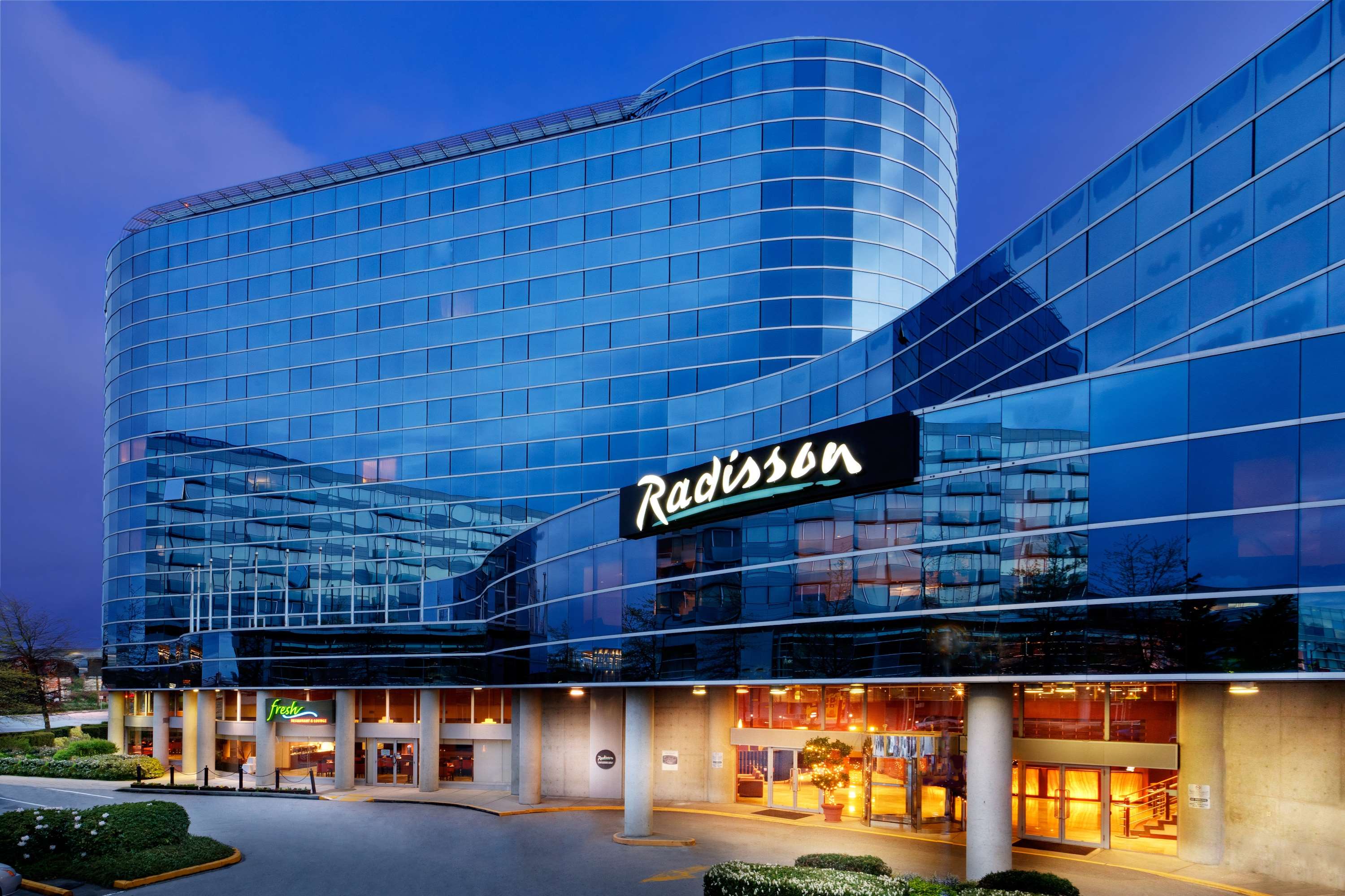 Radisson сайт. Гостиничная сеть «Carlson / Radisson / SAS» (США).. Гостиничная цепь Рэдиссон. Radisson Hotel Group Москва. Первый отель Рэдиссон 1909 год.