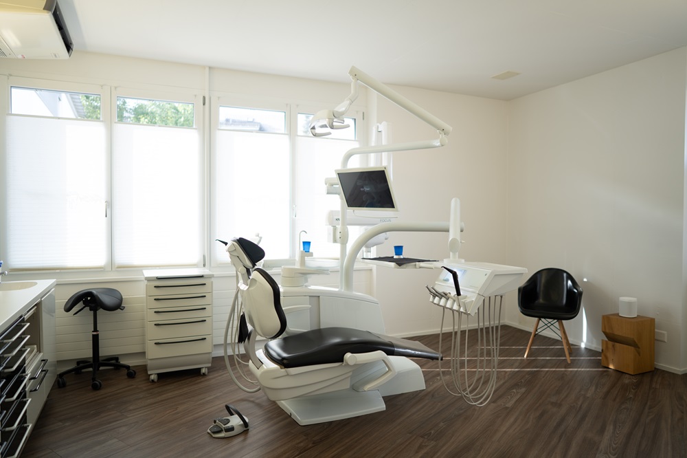 Zahnarztpraxis Resident, Hauptstrasse 49 in Berg