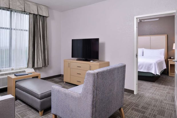 Images Homewood Suites by Hilton Des Moines Airport