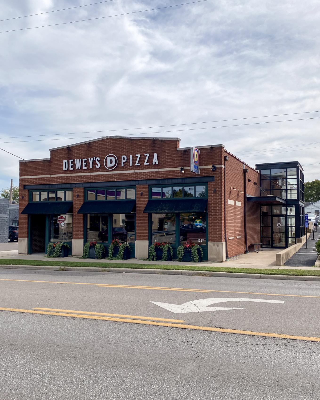 Dewey's Pizza - Grandview Image