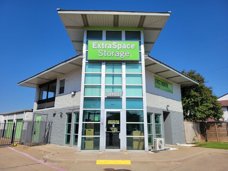 Images Extra Space Storage