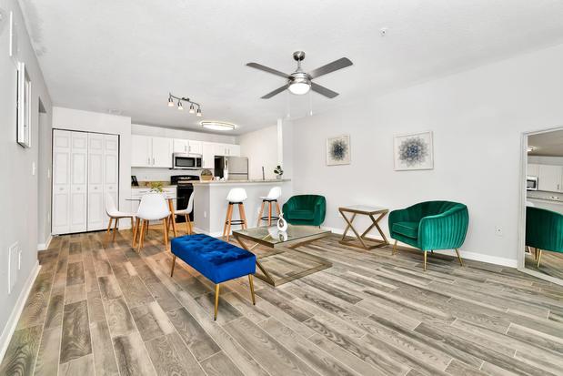 Images Village Lakes Apartments