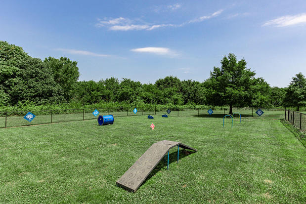 Images Parkway Station Apartment Homes