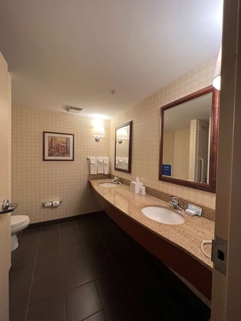 Images Hilton Garden Inn Manchester Downtown