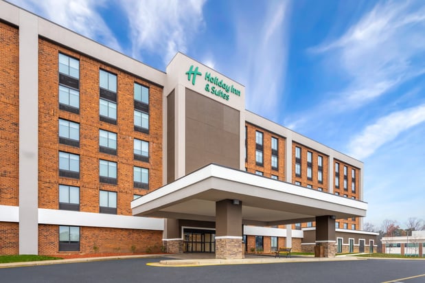 Images Holiday Inn & Suites Richmond - West End by IHG