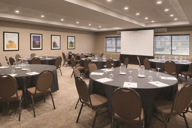 Images Embassy Suites by Hilton Milwaukee Brookfield