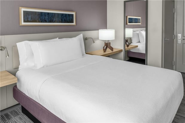 Images Hilton Garden Inn Queens/JFK Airport