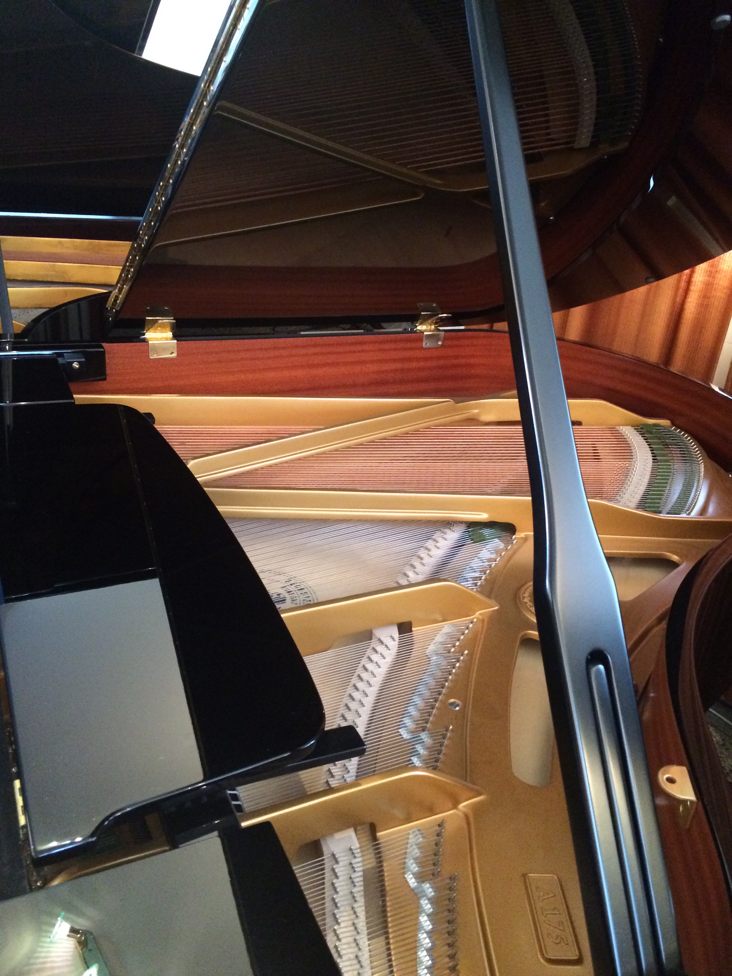 Bilder Heutschi Piano AG