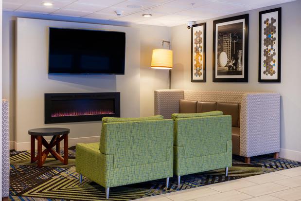 Images Holiday Inn Express & Suites Salisbury - Delmar, an IHG Hotel