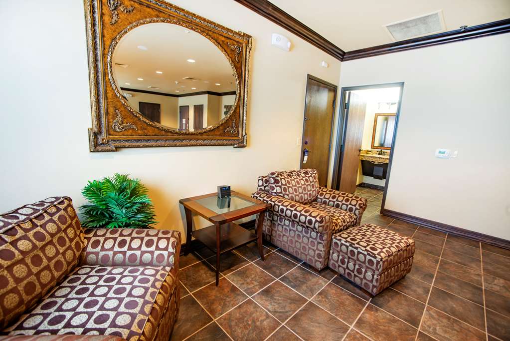 Large Double Queen Suite