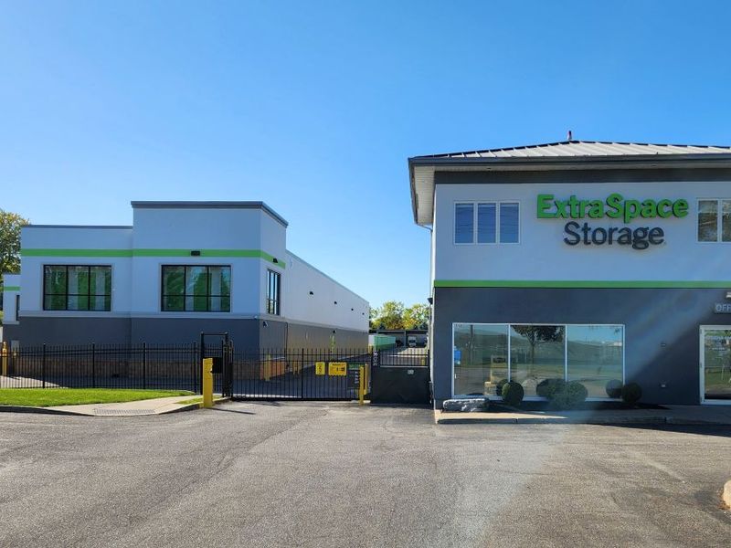 Images Extra Space Storage