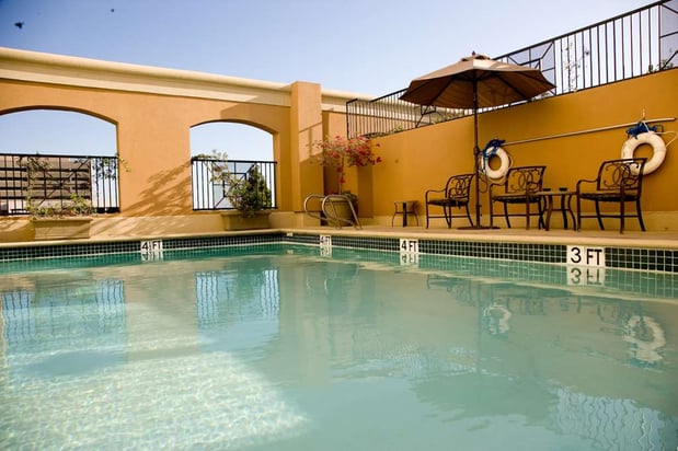Images Hotel Zessa Orange County Airport, a DoubleTree by Hilton