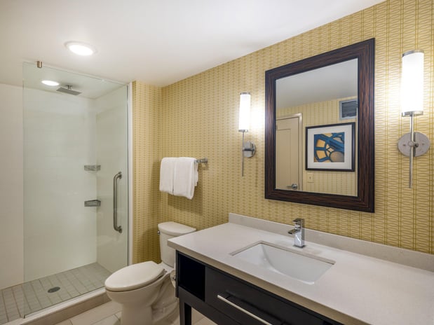 Images Holiday Inn Greensboro Coliseum by IHG
