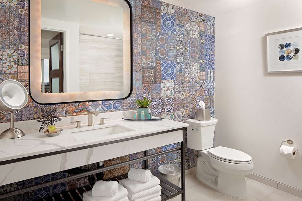 Guest room bath The Cassara Carlsbad, Tapestry Collection by Hilton Carlsbad (760)827-3232