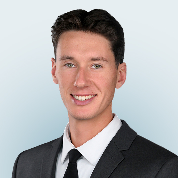 Evan MacAskill headshot.