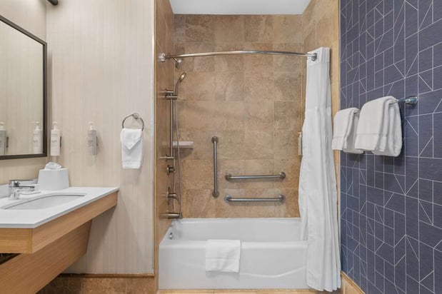 Images Spark by Hilton Bakersfield Central
