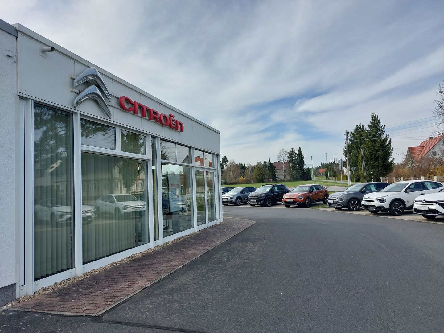 Autohaus Schniebs e. K., Seifhennersdorfer Str. 23 in Leutersdorf