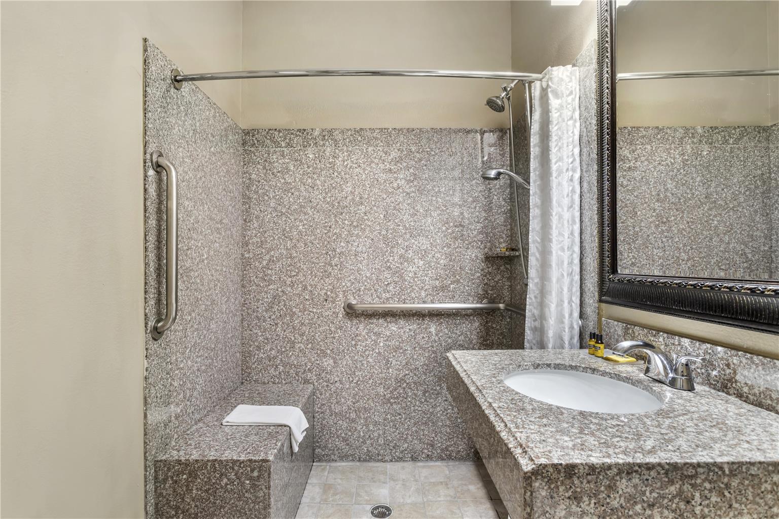 Accessible 2 Queen