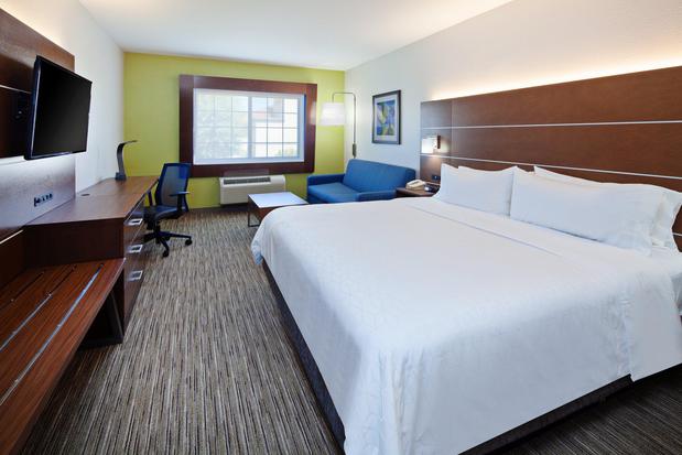 Images Holiday Inn Express & Suites Rancho Mirage - Palm Springs Area, an IHG Hotel