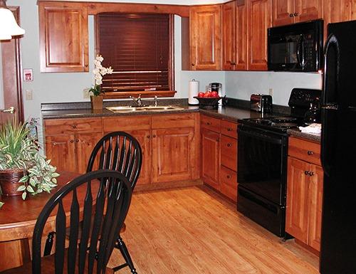 Images Redwood Inn & Suites